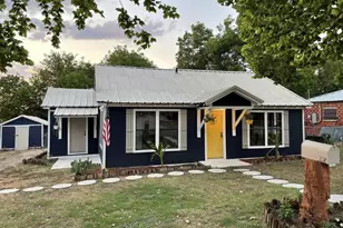 905 E Hook, Stephenville, TX 76401 - Photo 2