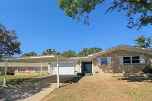 905 Seymore Cir, Denison, TX 75020 - Photo 2