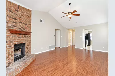302 Rosemary, Euless, TX 76039 - Photo 4
