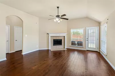 928 Wellington Drive, Lewisville, TX 75067 - Photo 8