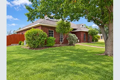1607 N Park Drive, Bowie, TX 76230 - Photo 2