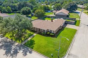 4041 Alava Dr, Fort Worth, TX 76133 - Photo 2