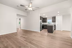 137 N Is Dr, Terrell, TX 75160 - Photo 4