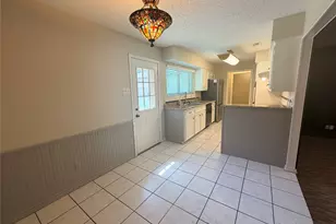 1620 Lexington Pl, Bedford, TX 76022 - Photo 4