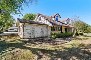 301 N Lyon St, Tom Bean, TX 75491 - Photo 4