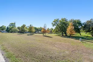 301 N Lyon St, Tom Bean, TX 75491 - Photo 36