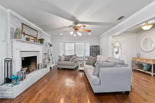 301 N Lyon St, Tom Bean, TX 75491 - Photo 10