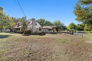301 N Lyon St, Tom Bean, TX 75491 - Photo 6