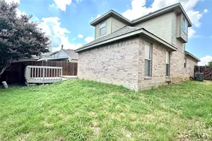 1402 Peregrine St, Lewisville, TX 75077 - Photo 4