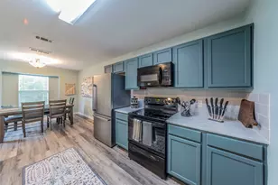 421 Oxford St, Burleson, TX 76028 - Photo 4