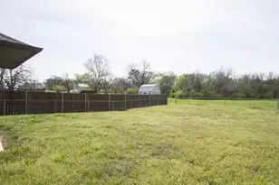 700 E Bullock St, Denison, TX 75021 - Photo 16