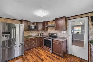 710 S Spears St, Alvarado, TX 76009 - Photo 8