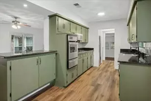 8426 Baumgarten Dr, Dallas, TX 75228 - Photo 10