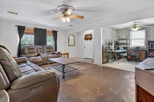 416 Cedarwood St, Azle, TX 76020 - Photo 4