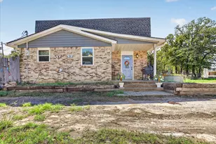 416 Cedarwood St, Azle, TX 76020 - Photo 2