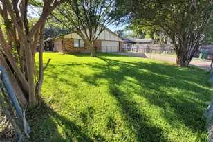 2626 Dove Meadow Dr, Garland, TX 75043 - Photo 8