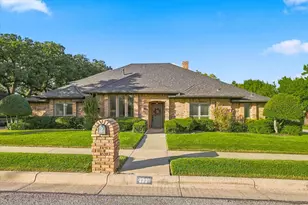 2221 Pine Thicket Ln, Bedford, TX 76021 - Photo 1