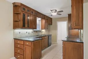 6410 Willow Springs Dr, Arlington, TX 76001 - Photo 8