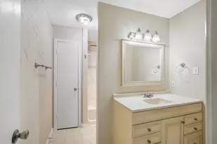 6410 Willow Springs Dr, Arlington, TX 76001 - Photo 14