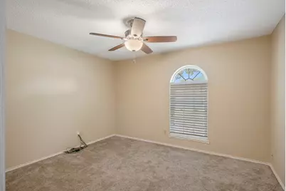 6410 Willow Springs Drive, Arlington, TX 76001 - Photo 18