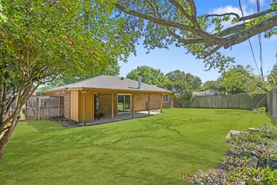 6410 Willow Springs Drive, Arlington, TX 76001 - Photo 22