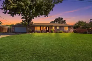 2609 Oaks Dr, Granbury, TX 76049 - Photo 2
