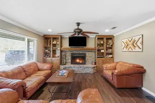 2609 Oaks Dr, Granbury, TX 76049 - Photo 10