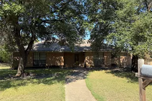 1129 Evergreen Cir, DeSoto, TX 75115 - Photo 2