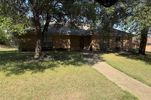 1129 Evergreen Cir, DeSoto, TX 75115 - Photo 1