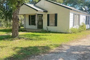 304 N Neches St, Whitney, TX 76692 - Photo 2