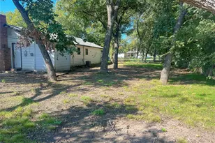 304 N Neches St, Whitney, TX 76692 - Photo 14
