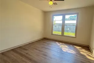 304 N Neches St, Whitney, TX 76692 - Photo 12