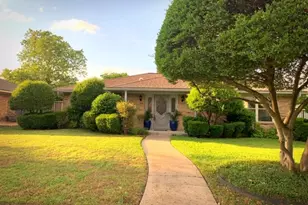 1813 University Dr, Richardson, TX 75081 - Photo 2