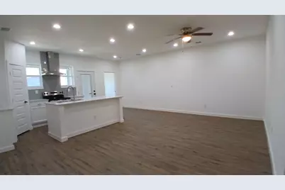 1704 E 10th Avenue, Corsicana, TX 75110 - Photo 6