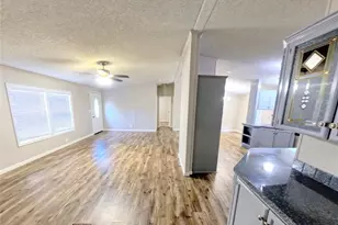 1315 Phoenix Ct, Granbury, TX 76048 - Photo 4