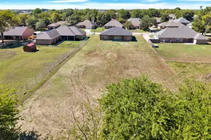 2204 Albert Broadfoot St, Bonham, TX 75418 - Photo 26
