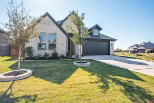 1029 River Oaks Dr, Godley, TX 76044 - Photo 2