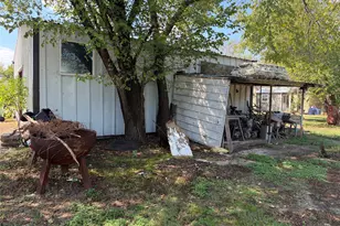407 S Live Oak Ave, Hubbard, TX 76648 - Photo 16
