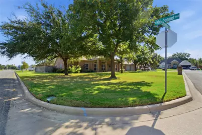 800 Cottonwood Court, Stephenville, TX 76401 - Photo 4
