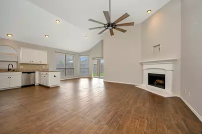 545 Wild Ivy Trail, Fort Worth, TX 76052 - Photo 4