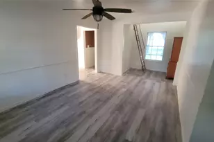 1092 W Elm St, Stephenville, TX 76401 - Photo 6