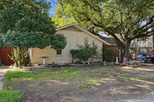1402 Addington St, Irving, TX 75062 - Photo 24