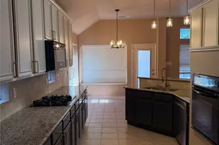 7804 Brook Meadow Ln, Fort Worth, TX 76133 - Photo 2