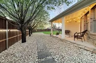 2701 Indian Oak Dr, McKinney, TX 75071 - Photo 2