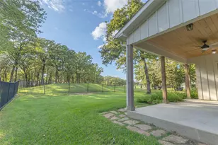 239 Colonial Dr, Mabank, TX 75156 - Photo 4
