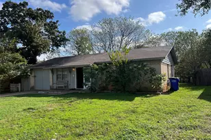 518 Stonewall Dr, Euless, TX 76039 - Photo 2
