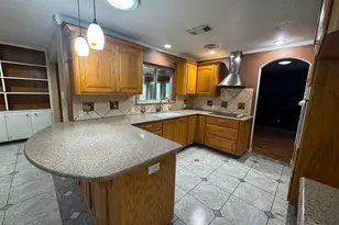 438 Southern Oaks Dr, Lake Jackson, TX 77566 - Photo 6
