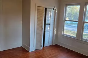 809 W 3rd St, Clarksville, TX 75426 - Photo 2