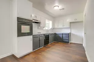 128 SE Robert St, Burleson, TX 76028 - Photo 12