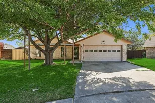 725 Southridge Ct, Grand Prairie, TX 75052 - Photo 2